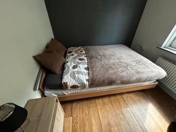 2 persoonsbed te koop incl. dubbele matras beschikbaar voor biedingen
