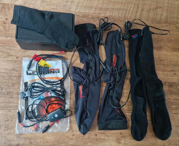 2 paar Gerbing Warmtekousen XL met Lithium accu's en lader, Watersport en Boten, Hengelsport | Roofvissen, Gebruikt, Ophalen of Verzenden