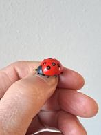 Lieveheersbeestje, kunststof 2x2x1cm, Verzamelen, Ophalen of Verzenden, Zo goed als nieuw, Mens