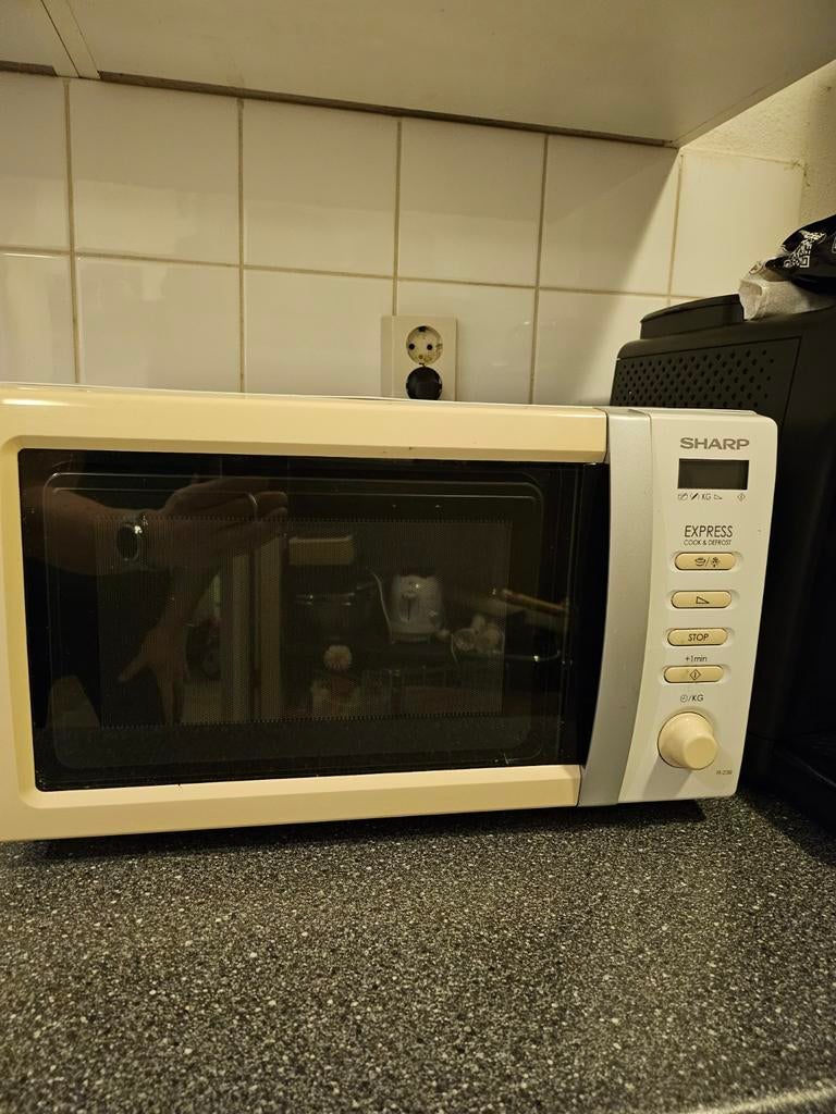 Sharp Magnetron R-239 in zeer goede staat, Witgoed en Apparatuur, Magnetrons, Ophalen, Gebruikt, Magnetron, Draaiplateau