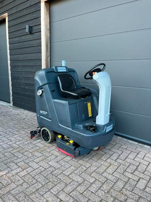 Schrobmachine | Nilfisk SC5000 | 325 uur, Doe-het-zelf en Verbouw, Reinigingsmachines, Gebruikt, Schrobmachine, Ophalen of Verzenden