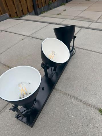 Lamp beschikbaar voor biedingen