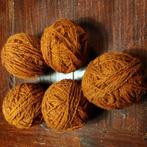 Roestkleurige handgesponnen schapenwol, Hobby en Vrije tijd, Breien en Haken, Ophalen of Verzenden, Nieuw, Breien of Haken, Wol of Garen