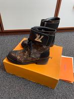 Bruin met zwarte laarzen veterlaarzen boots maat 37, Bruin, Lage of Enkellaarzen, Ophalen of Verzenden, Zo goed als nieuw