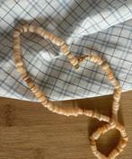 Anna + Nina beige schelpen ketting, goudkleurig slotje 40 cm, Sieraden, Tassen en Uiterlijk, Ophalen of Verzenden, Nieuw, Goud