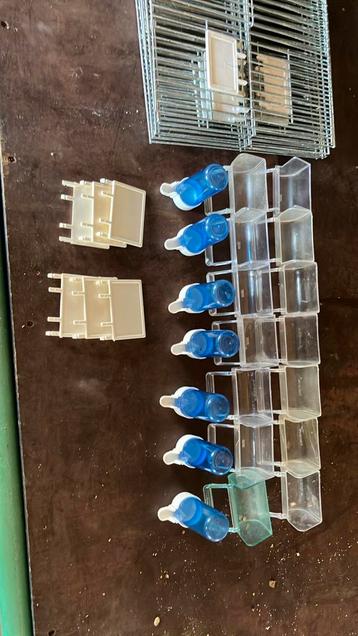 7 nieuwe voorfronten voor broedkooi met voer en waterbakjes beschikbaar voor biedingen