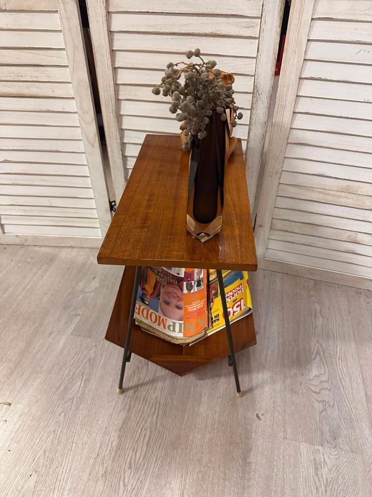 Pastoe krantenbak Pastoe lectuurtafel jaren 60 bijzettafel, Huis en Inrichting, Woonaccessoires | Krantenbakken en Lectuurbakken