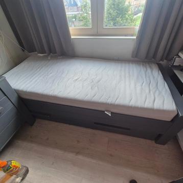 Bed Dennis steel grey van merk Woood.
