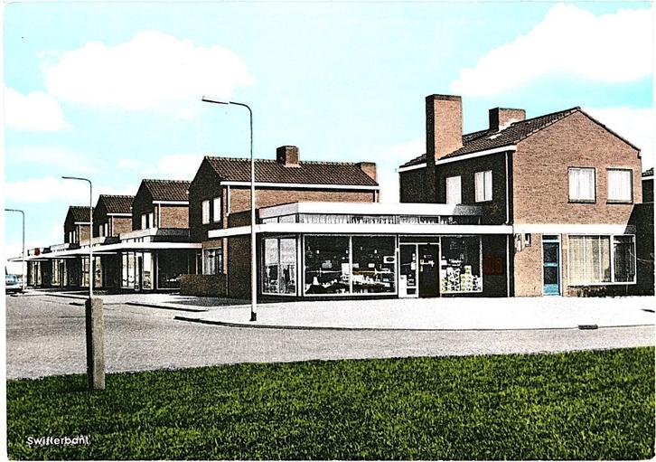 806140	Swifterbant	Flevoland jr 60 70	Winkelcentrum	Nette ou, Verzamelen, Ansichtkaarten | Nederland, Ongelopen, Flevoland, 1960 tot 1980