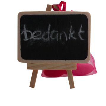 Houten tafel krijt bordjes beschikbaar voor biedingen