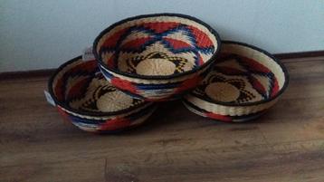 2 mooie ronde rietenrotan schalen (afrikaanse style) nieuw beschikbaar voor biedingen