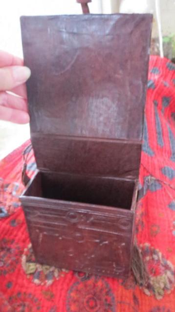 Leren tas, Toeareg handwerk Niger, 13x13x6cm, unica beschikbaar voor biedingen