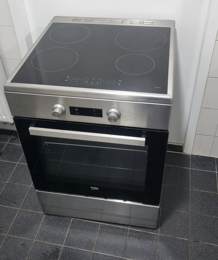 Beko inductie fornuis met heteluchtoven, Witgoed en Apparatuur, Fornuizen, Zo goed als nieuw, Vrijstaand, Inductie, 4 kookzones