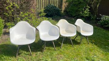 Gratis - 4 witte stoelen