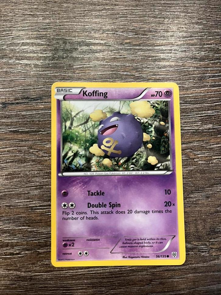 Koffing PLS 56/135, Hobby en Vrije tijd, Verzamelkaartspellen | Pokémon, Zo goed als nieuw, Ophalen of Verzenden