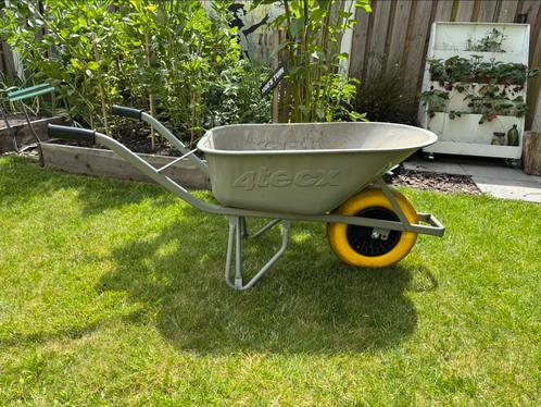 Stalen kruiwagen met anti lek band 4tec, Tuin en Terras, Kruiwagens, Gebruikt, Handmatig, Eenwielig, Ophalen