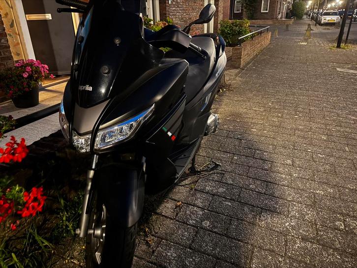 Aprilia sxr 50 scooter gele plaat malossi, Fietsen en Brommers, Brommeronderdelen | Scooters, Gebruikt, Aprilia, Blok, Ophalen