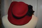 prachtige donker rode vilten hoed met lint, maat 56, 55 cm (S, 6⅞ inch) of minder, Hoed, Ophalen of Verzenden, Onbekend