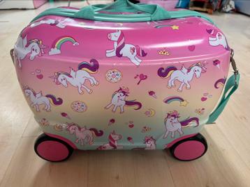Unicorn koffer beschikbaar voor biedingen