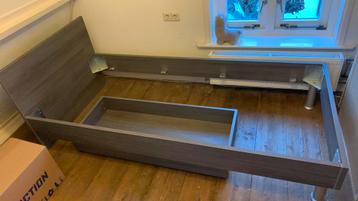 1 persoons ledikant, lattenbodem 90x200 en bedlade