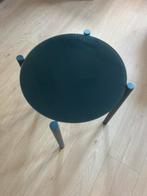 Blauw bijzettafeltje met glazen blad, Huis en Inrichting, Tafels | Bijzettafels, Minder dan 55 cm, Rond, Ophalen, 45 tot 60 cm