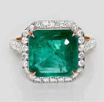 Ring Smaragd met natuurlijke diamanten. beschikbaar voor biedingen
