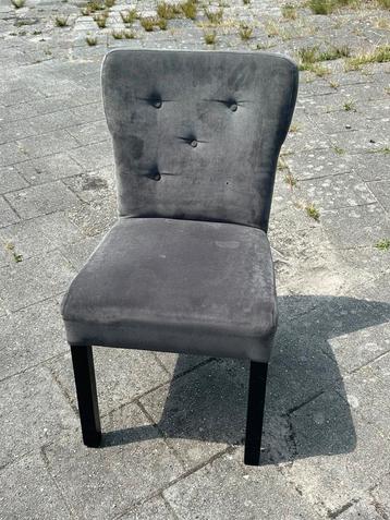 4 stoelen + antieke ronde tafel