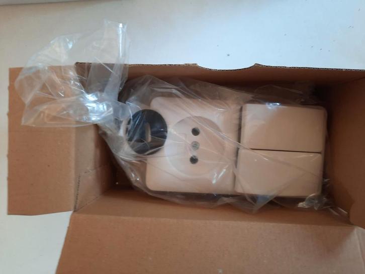 Gira & busch jaeger elektra perilex stekkers en dozen, Doe-het-zelf en Verbouw, Elektra en Kabels, Nieuw, Schakelaar, Ophalen of Verzenden