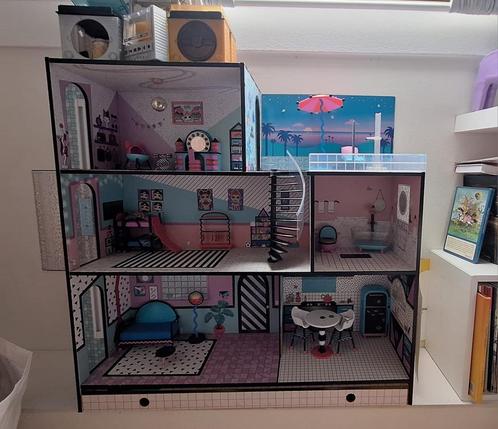 LOL Surprise speelhuis inclusief meubels, Kinderen en Baby's, Speelgoed | Poppenhuizen, Zo goed als nieuw, Poppenhuis, Ophalen