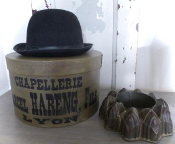 Decoratieve handbeschilderde brocante hoedendoos / Frankrijk beschikbaar voor biedingen