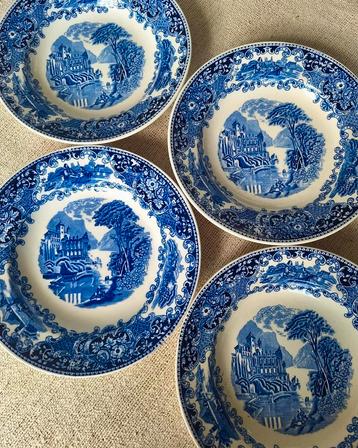 Klassieke blauw decor bord Castillo Maastricht Petrus Regout beschikbaar voor biedingen