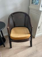 Rotan stoeltje met okergeel kussen, Huis en Inrichting, Stoelen, Ophalen, Zo goed als nieuw, Bruin, Eén