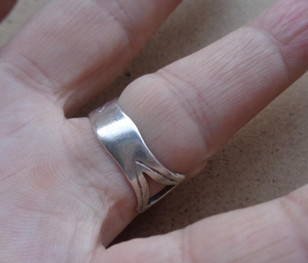 zilveren royale ring met lapis lazuli [1142], Verzenden, Zo goed als nieuw, 17 tot 18, Met edelsteen