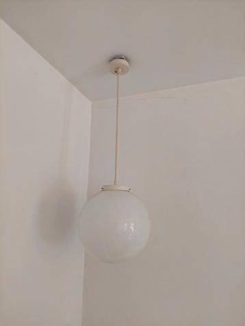 Oude schoollamp, lamp, bollamp, bol, wit beschikbaar voor biedingen