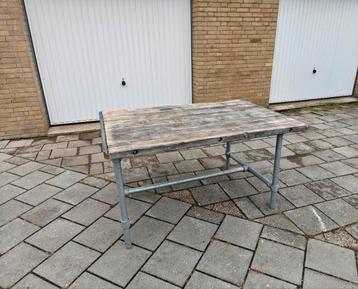 Zware werkbank/tafel met steigerbuis onderstel. beschikbaar voor biedingen