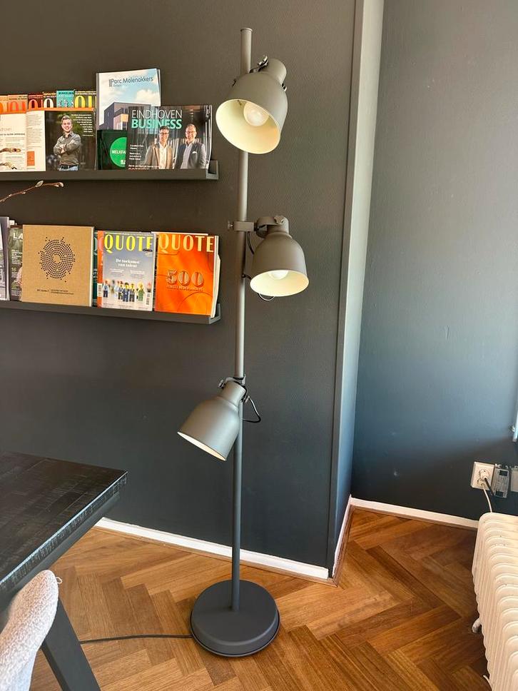 2x IKEA Hektar Vloerlamp 3 Spots, Huis en Inrichting, Lampen | Vloerlampen, Zo goed als nieuw, 150 tot 200 cm, Metaal, Ophalen