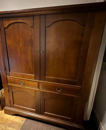 Noten houten kast met veel opbergruimte! - afbeelding 2