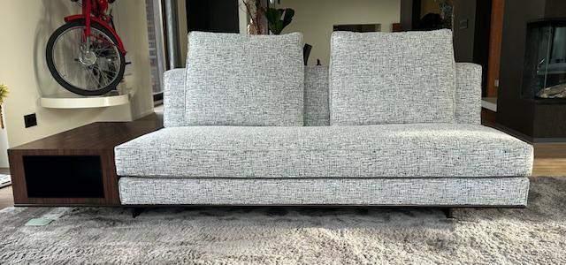 Nieuwstaat Minotti Roger 2 zits met kast – NP €9.000, Huis en Inrichting, Banken | Bankstellen, Zo goed als nieuw, Rechte bank