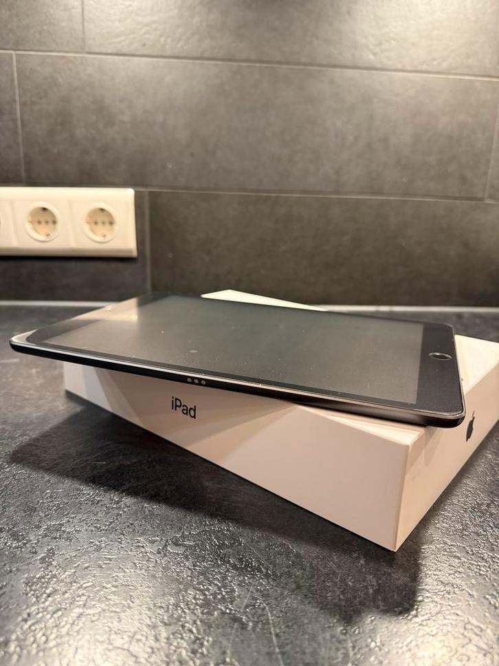 iPad 8e gen 32GB + Apple Pencil 1e gen + Hoes, Computers en Software, Apple iPads, Gebruikt, Apple iPad, 10 inch, 32 GB, Grijs