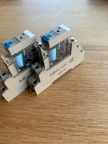 Relais met insteekvoet beschikbaar voor biedingen