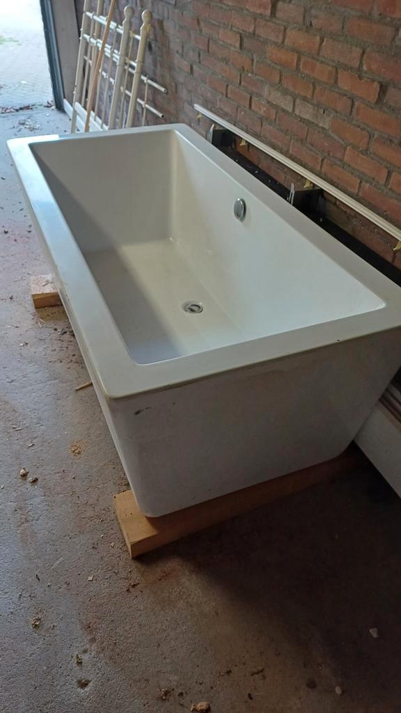 Vrijstaand bad 170x80 - Nieuw met schade, Huis en Inrichting, Badkamer | Badkamermeubels, Nieuw, Overige typen, Minder dan 100 cm