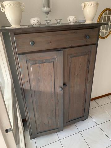 Kast 2 deuren 1 lade beschikbaar voor biedingen
