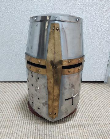 Replica middeleeuwse kruisvaarders helm beschikbaar voor biedingen