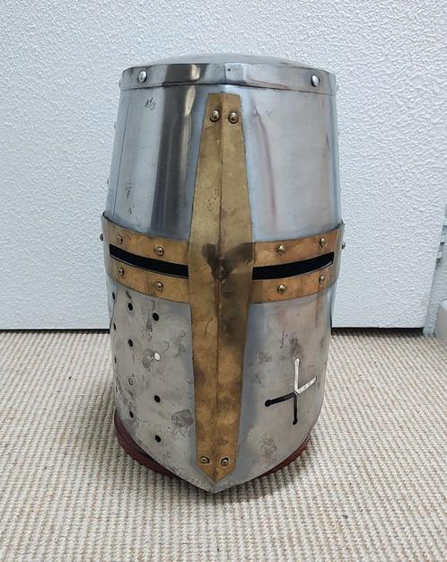 Replica middeleeuwse kruisvaarders helm, Hobby en Vrije tijd, Kostuums, Theaterbenodigdheden en LARP, Gebruikt, Handschoenen, Hoed of Pet