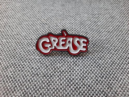 1 mooie pin van Grease te koop, Verzamelen, Speldjes, Pins en Buttons, Nieuw, Speldje of Pin, Overige onderwerpen, Ophalen of Verzenden