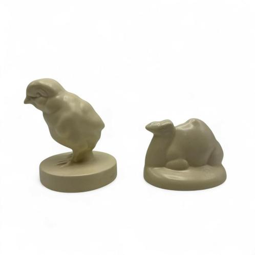 Twee plastiekjes, dromedaris en kuiken, Ram en Goedewaagen, Verzamelen, Beelden en Beeldjes, Gebruikt, Dier, Ophalen of Verzenden
