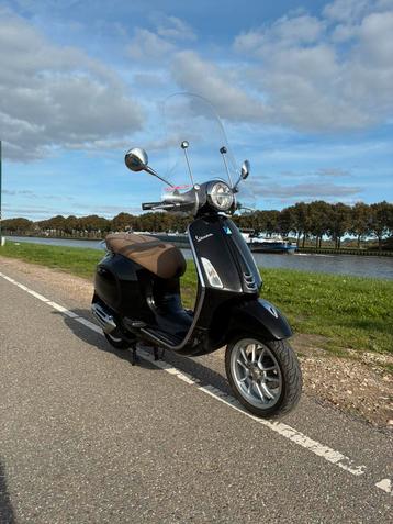 Zeer mooie Vespa Primavera Iget euro 4 schade vrij beschikbaar voor biedingen