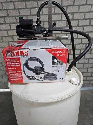 Kunststof brandstof tank 200 LTR met pomp 220 volt op wielen beschikbaar voor biedingen