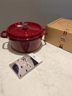 Staub la cocotte 24 cm Kers nieuw!, Huis en Inrichting, Keramische plaat, Nieuw, Koekenpan of Braadpan, Ophalen of Verzenden