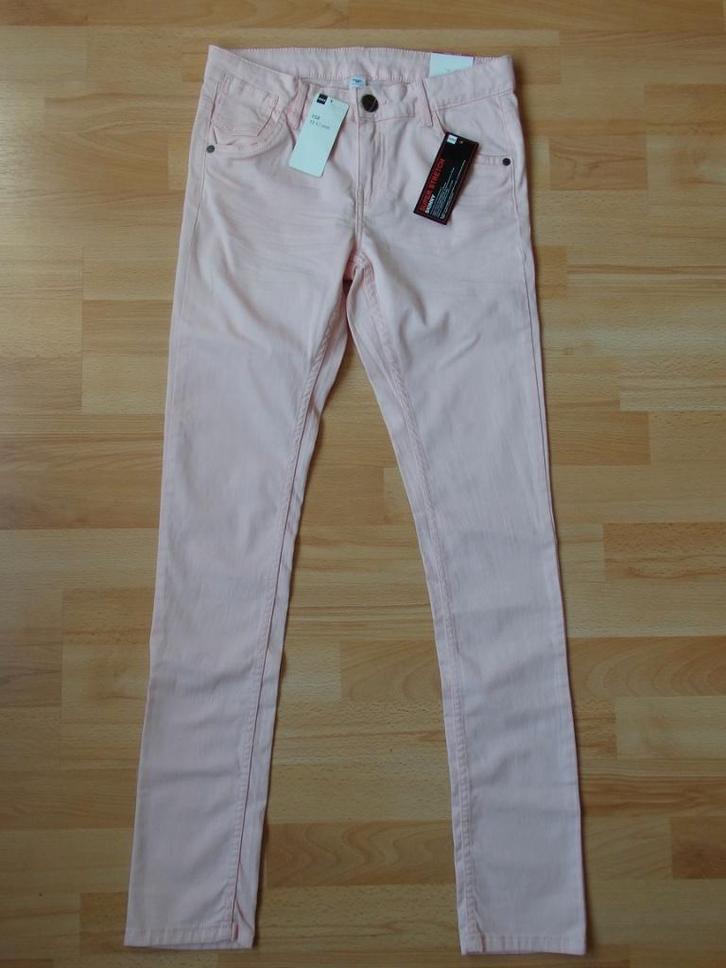 Nieuwe lichtroze/zalmroze broek van de Hema maat 158, Kinderen en Baby's, Kinderkleding | Maat 158, Nieuw, Meisje, Broek, Ophalen